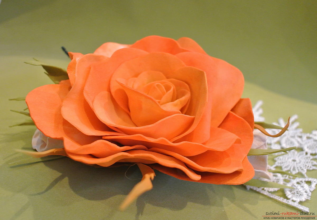 Мастер-класс изготовления украшения своими руками - брошь-заколка с розами из фоамирана.. Фото №26